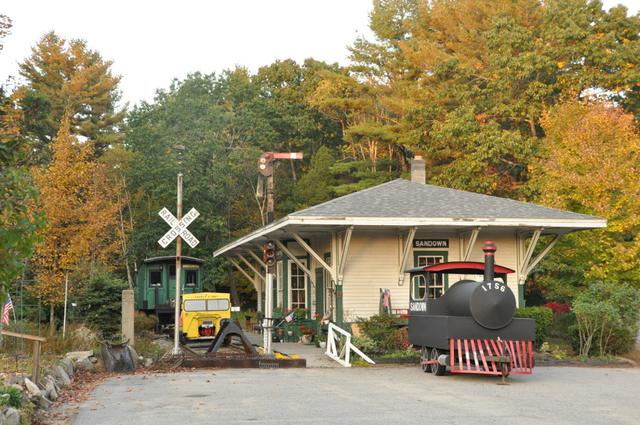Sandown, NH 03873